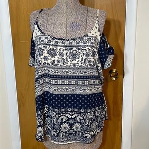 Discreet Womens XL Blue and Cream Cold Shoulder Blouse